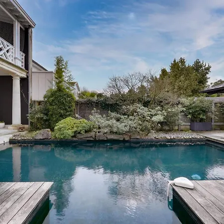 Guest house Very Beautiful Family House With Pool